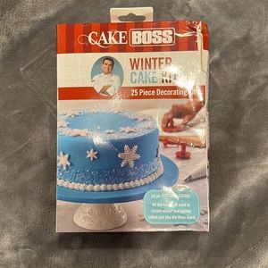 🎉5/$20🎉 Cake Boss winter cake kit 25 Piece decorating kit